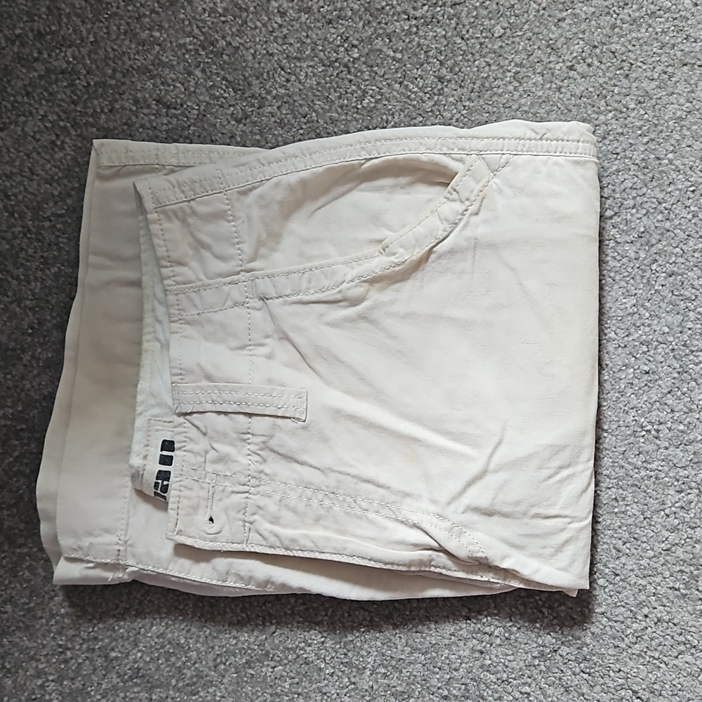 Urban pipeline cream shorts size 30